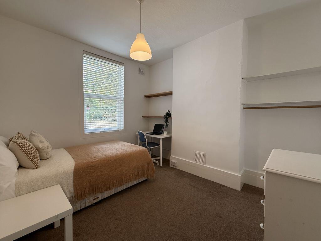 House in Brighton, Queen's Park - More