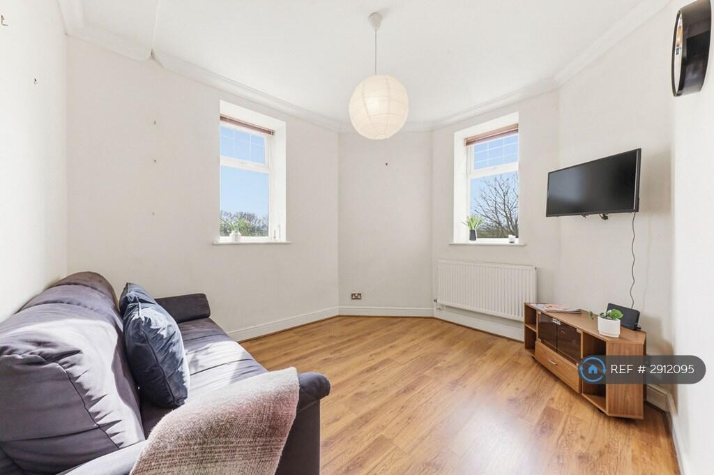 Apartment in Bradford, West Yorkshire - View 2