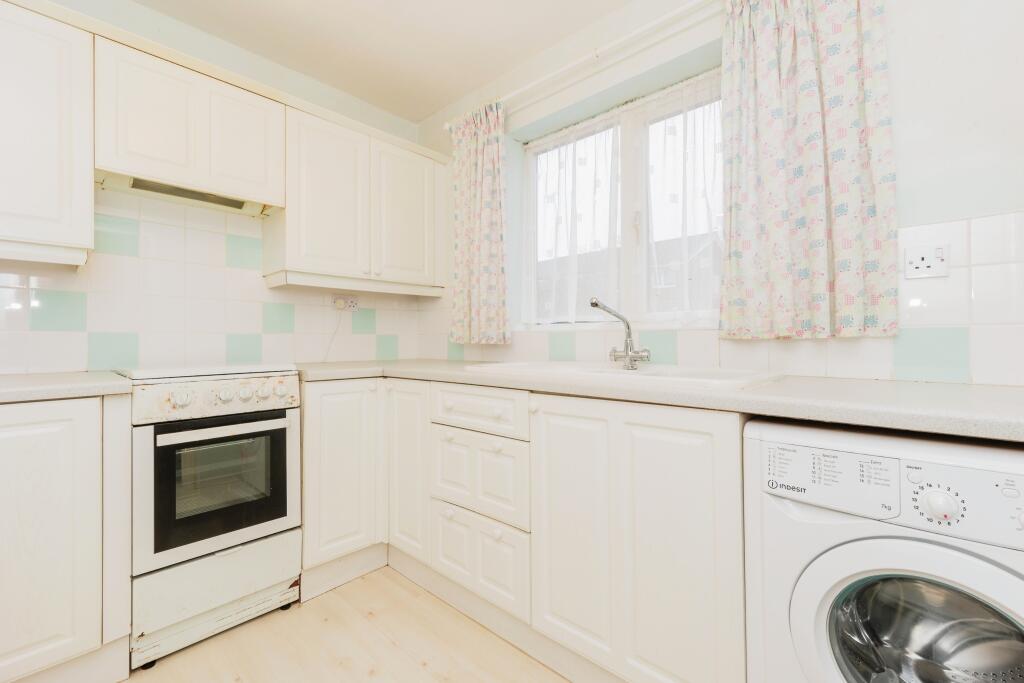 Maple Close, Sale, Greater Manchester, M33 photo 2