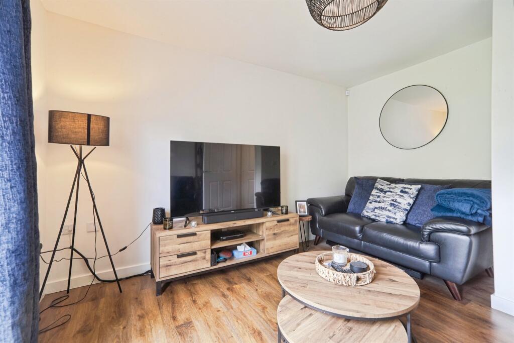 House in Bradford, West Yorkshire - View 3