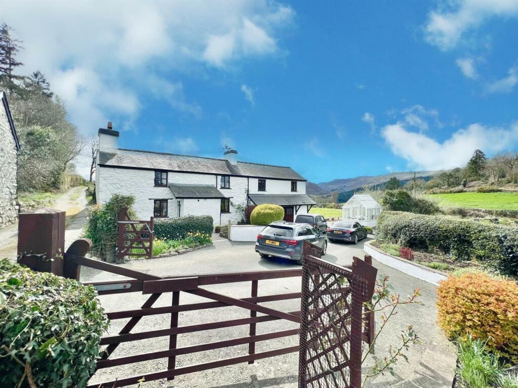 Main image of property: Maenan