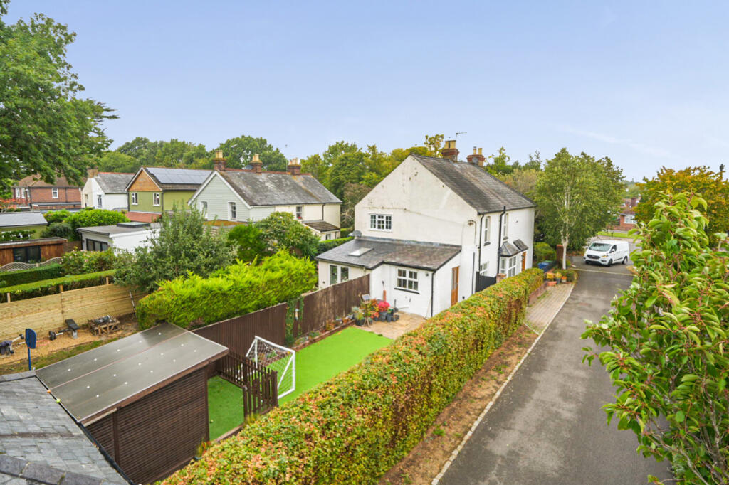 House in Widmer End, Terriers, Totteridge - View 3