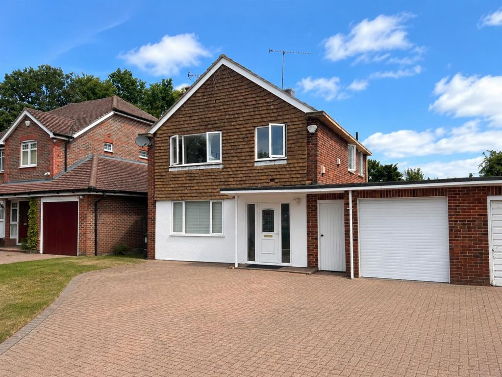 Strathmore Drive, Charvil, Reading, Berkshire, RG10 9QT - View 2