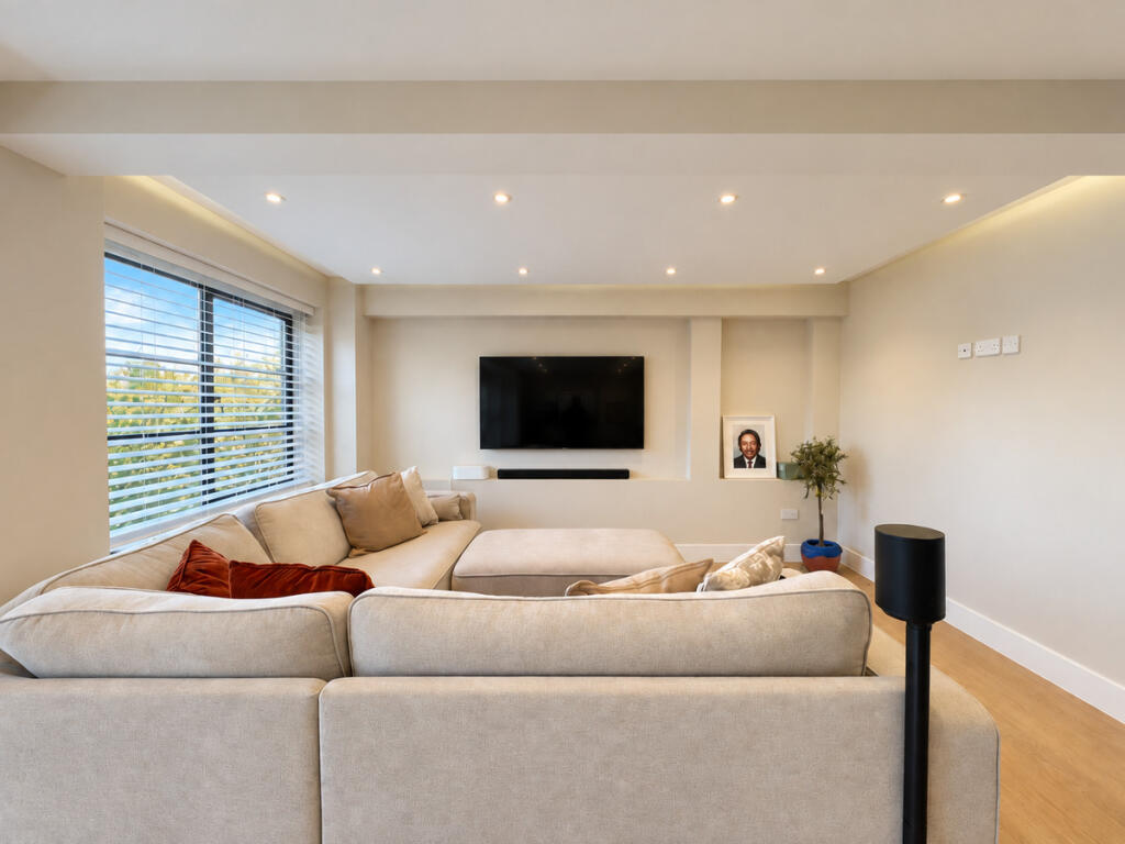 Apartment in Rochford - View 5