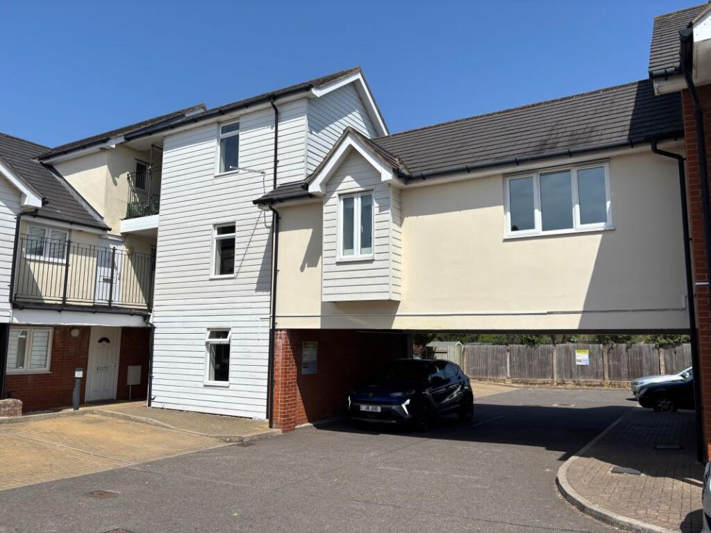 Main image of property: 9 Lime Tree Place, Ipswich, Suffolk, IP1 5FA