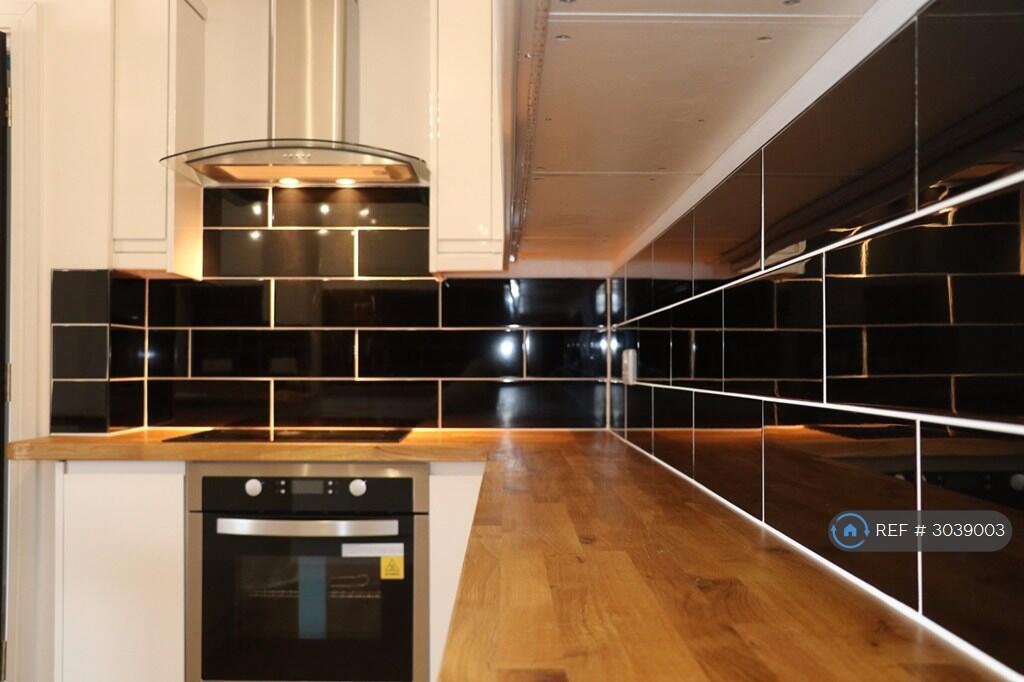 Apartment in Torquay - View 2