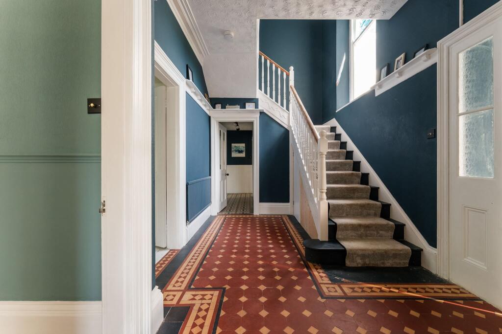 House in Torquay, Torbay - View 3
