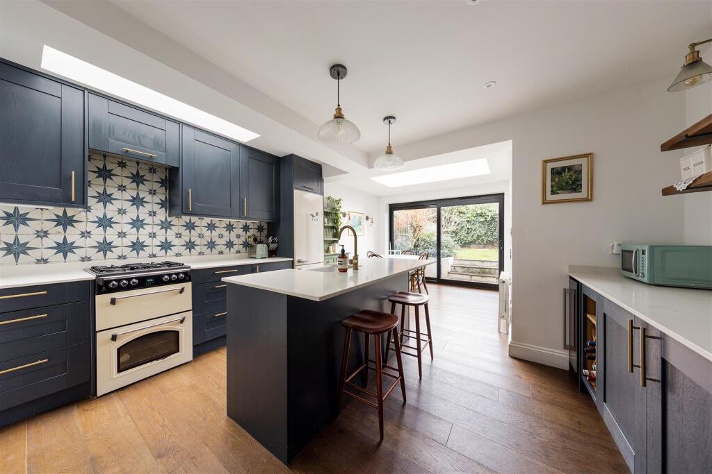 House in London, Highams Park - View 2