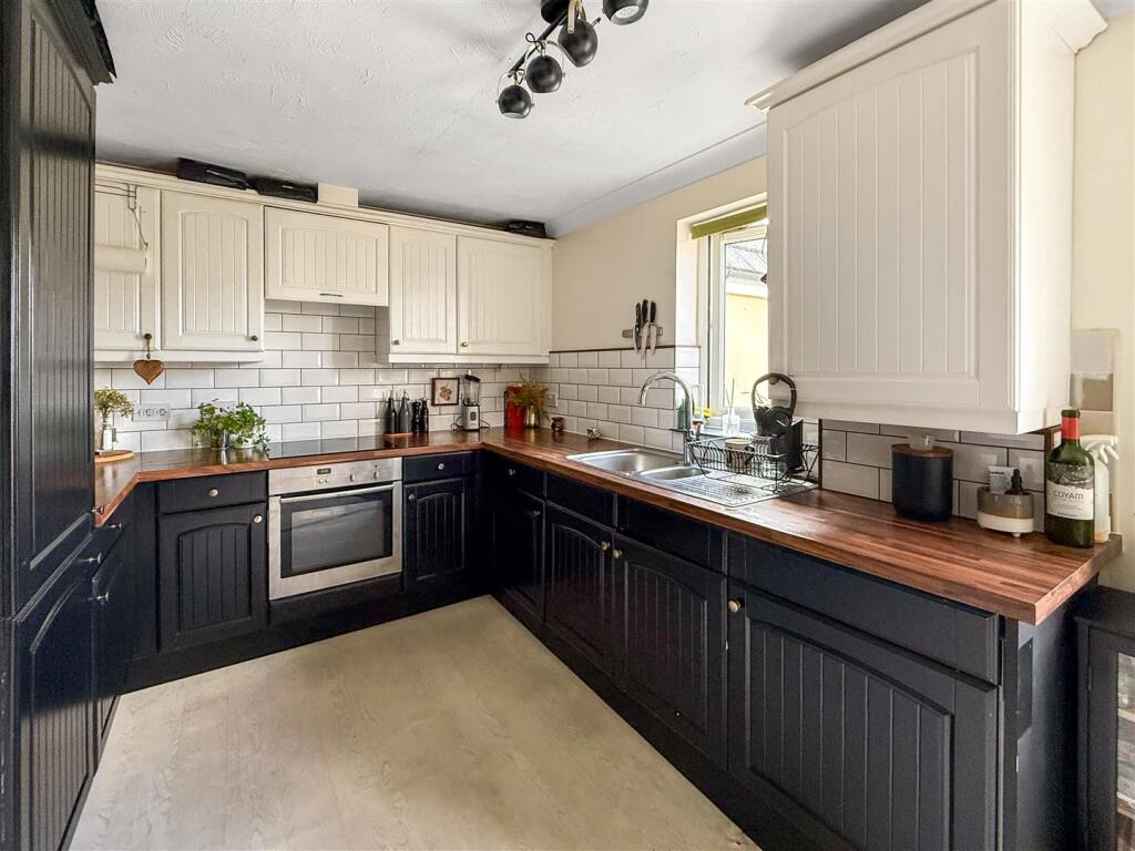 Apartment in Truro - View 3