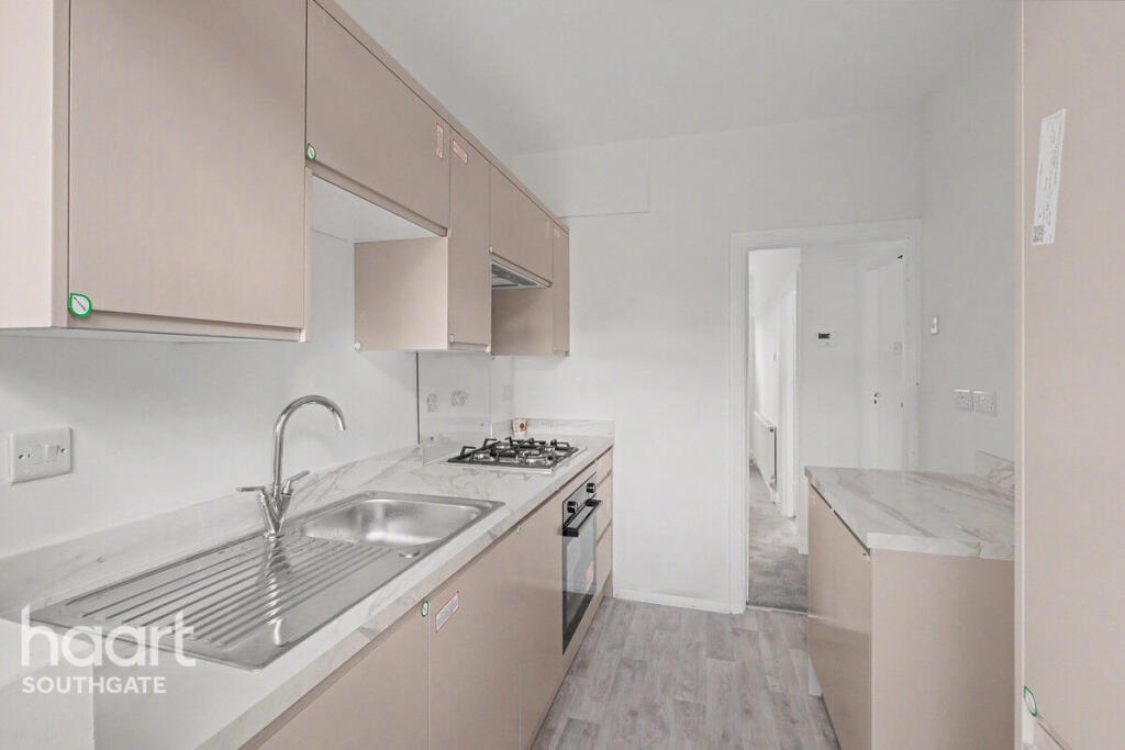 House in London, Brunswick Park - View 4