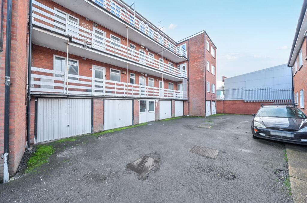 8, Garages, Ellis Court Roman Bank, Skegness, Lincolnshire, PE25 photo 4