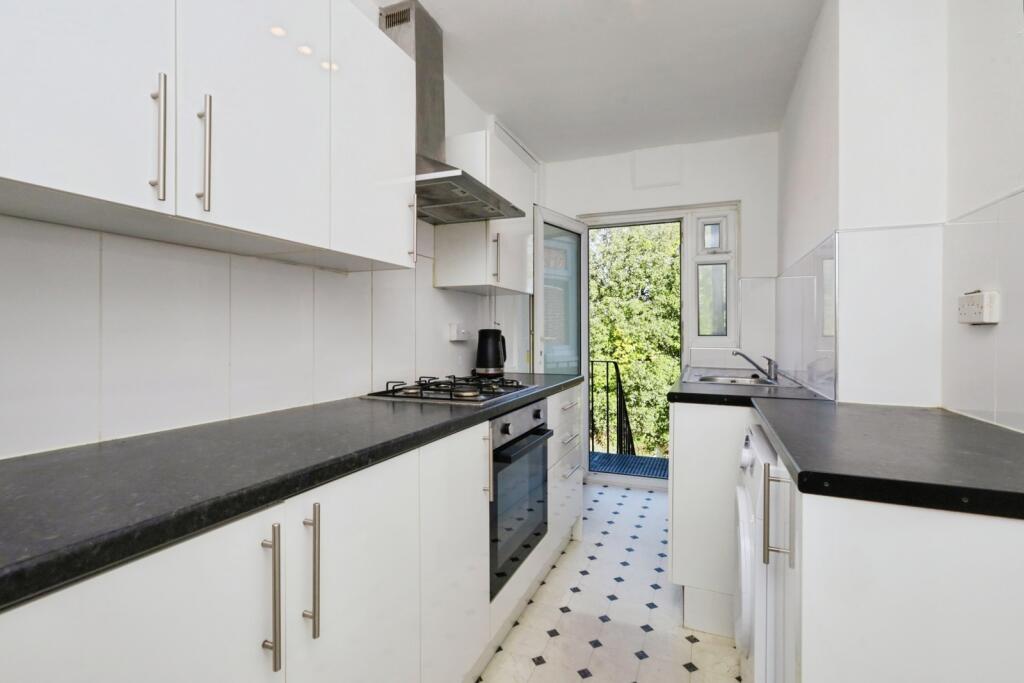 Apartment in Brighton - View 3