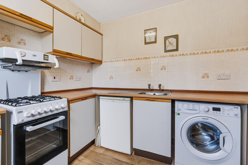 Apartment in Brightons, Falkirk - More