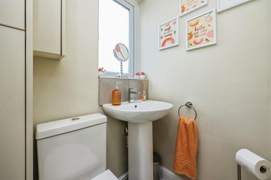 House in Nottingham, Bilborough - More