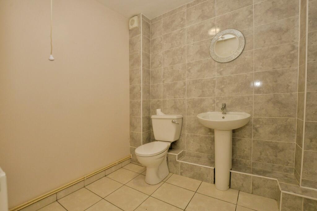 Apartment in Ashford, Kent - View 3