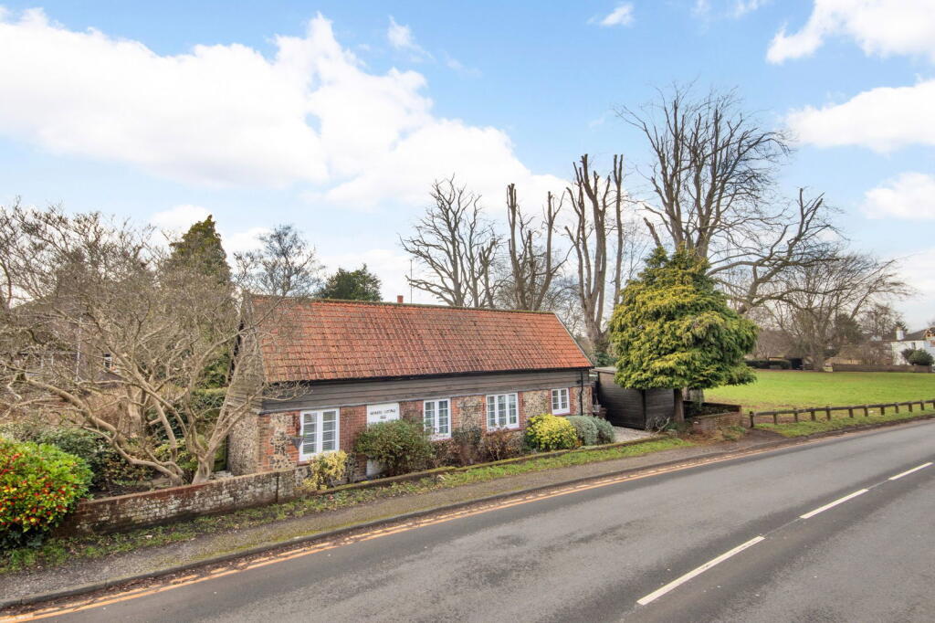 Main image of property: Wrotham Road, Meopham, Gravesend, Kent, DA13 0JE
