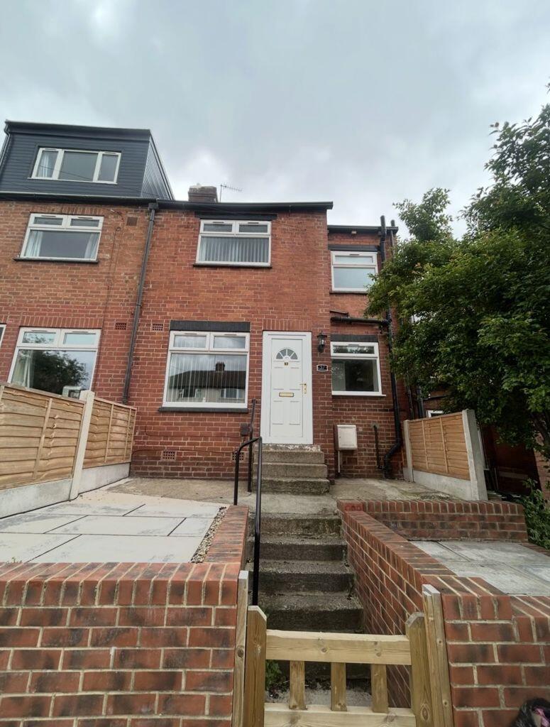 Main image of property: 57 WOODSIDE VIEW, LEEDS, LS4 2QS