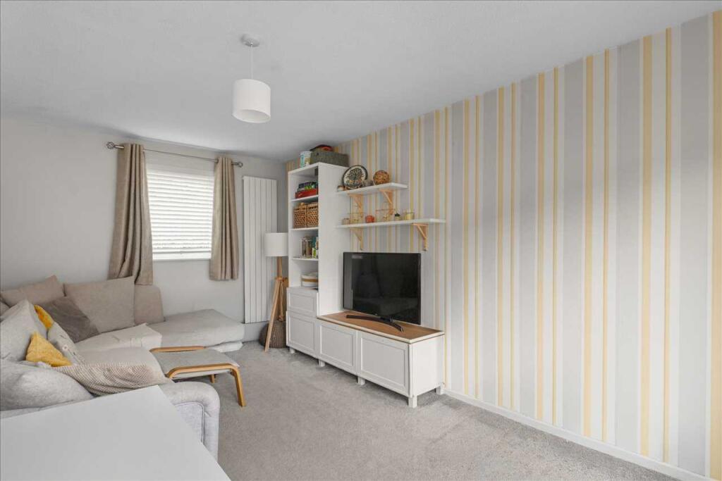 House in Milton Keynes, Bradwell - View 3