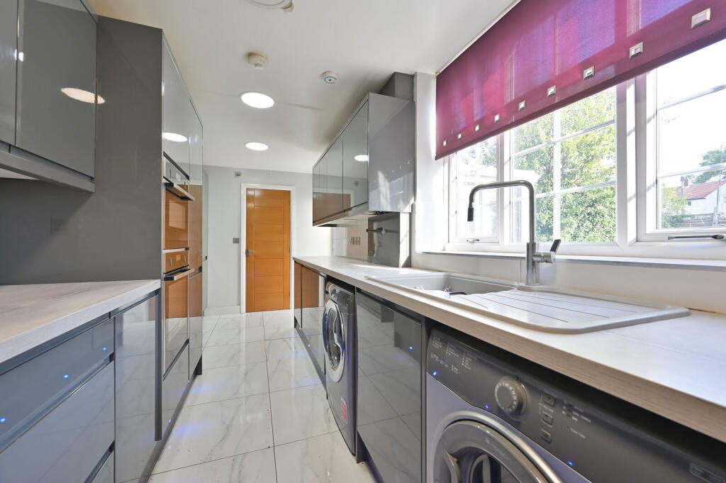 House in Watford - View 4