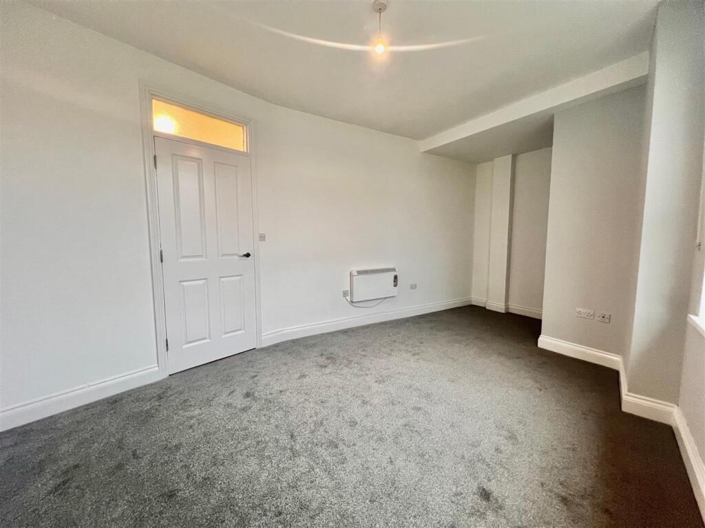 Apartment in Southend-on-Sea - View 5