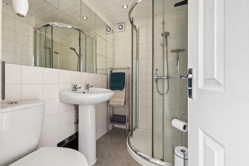Lower Dunton Road, Dunton - More