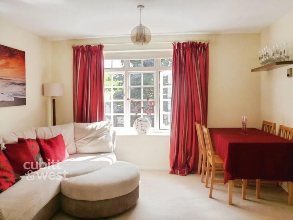 Apartment in Redhill - View 5