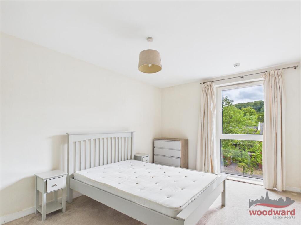 Apartment in Harrow - More