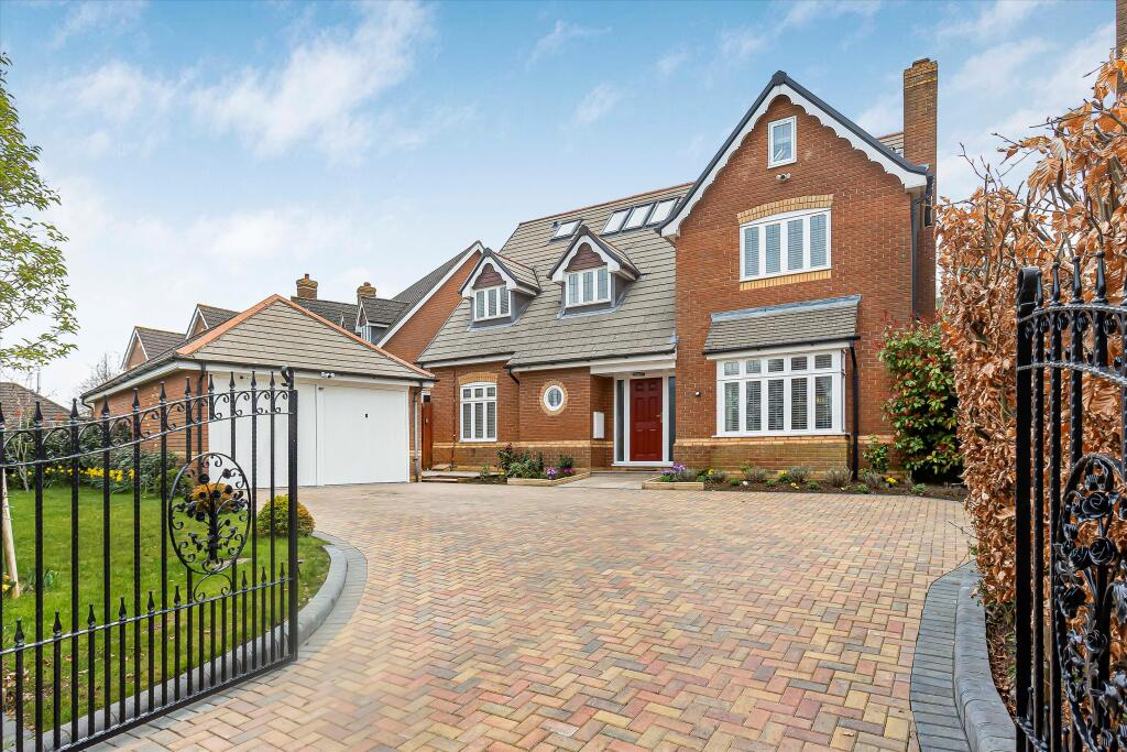 Main image of property: Scholar Place, Cumnor Hill, OX2