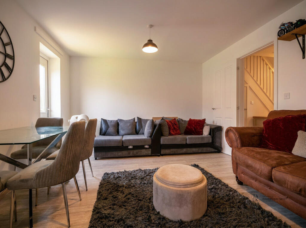 House in Waverley, Cranleigh - View 4