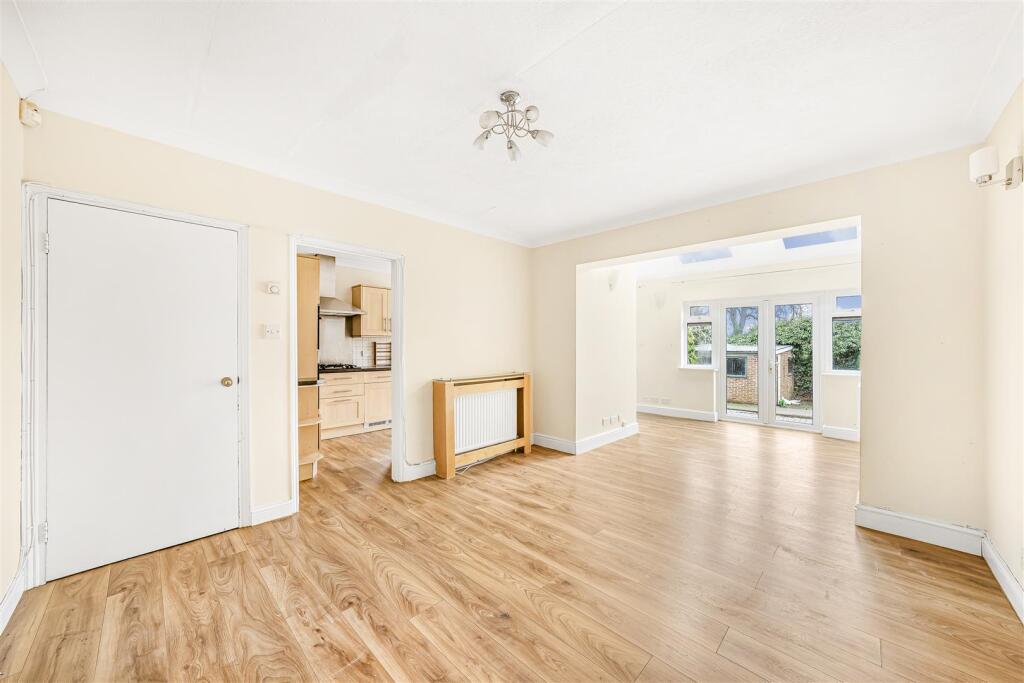Victoria Road, North Chingford, E4 photo 3