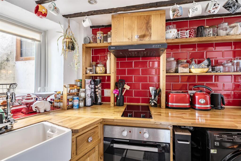 House in Taunton - View 5
