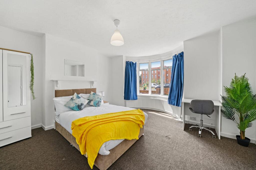 Main image of property: Western Avenue, W3