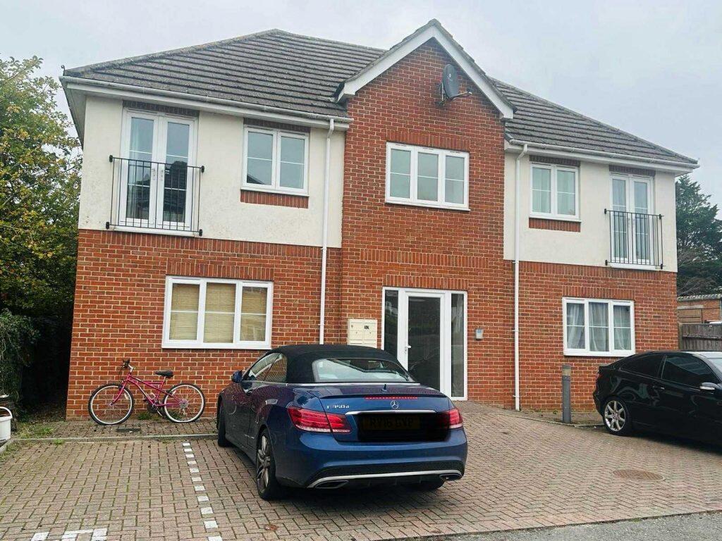 1-bed flat on London Road, Thatcham, £179,950