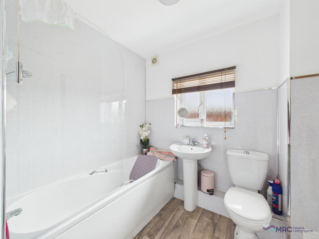 Apartment in Hull, South Cliffe - More
