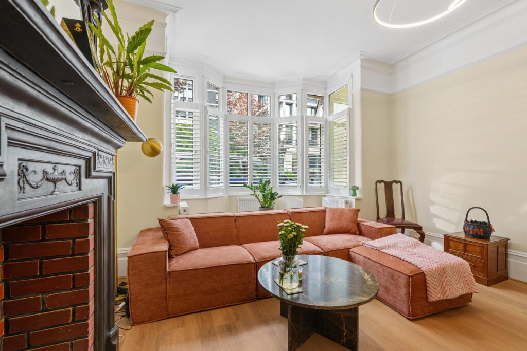 Apartment in Croydon - More