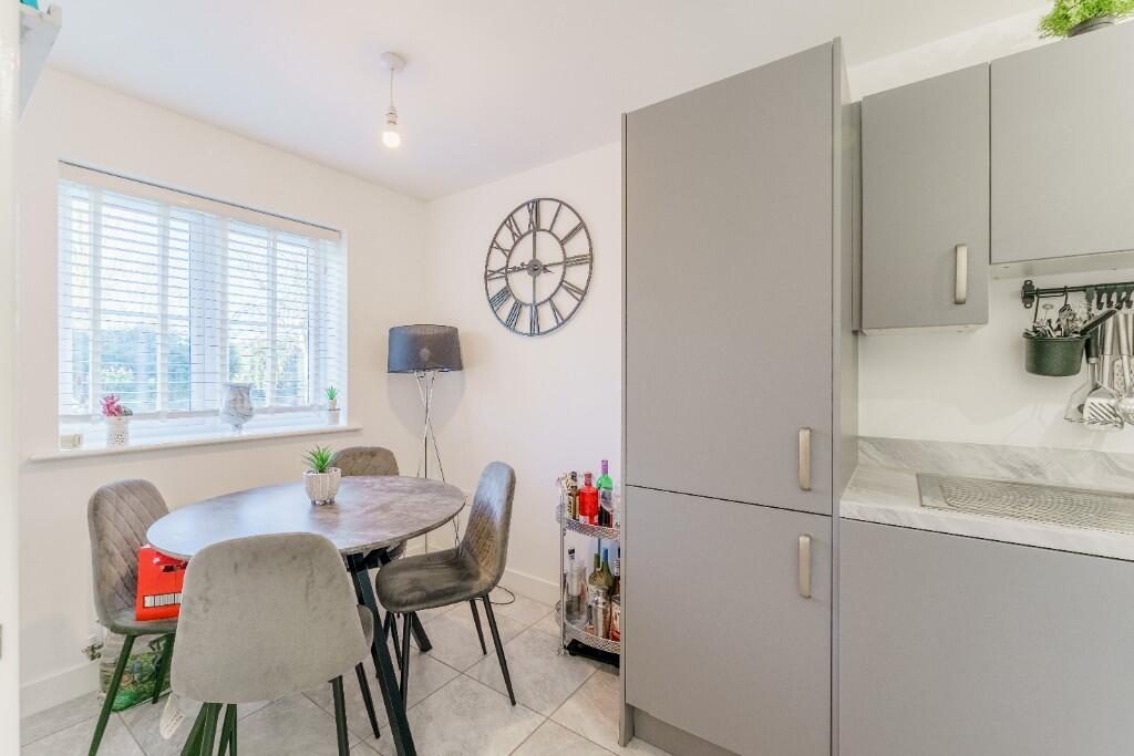 Hawthorne Close, Pontefract, West Yorkshire, WF8 photo 4