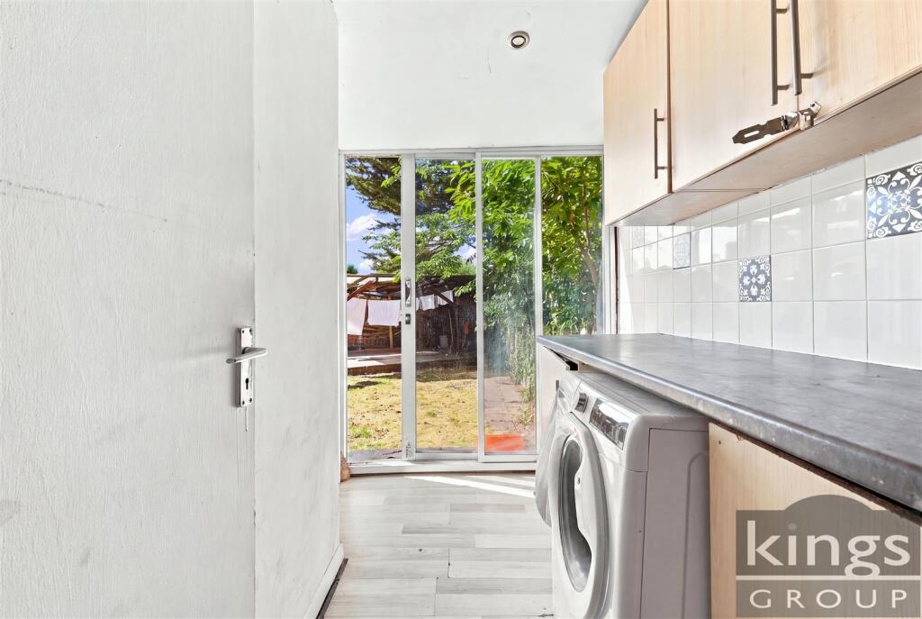 House in London, Southbury - More