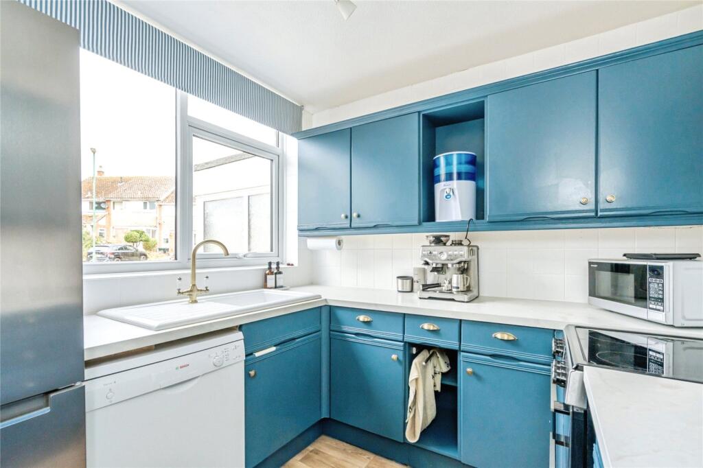House in Chichester, Hunston - More