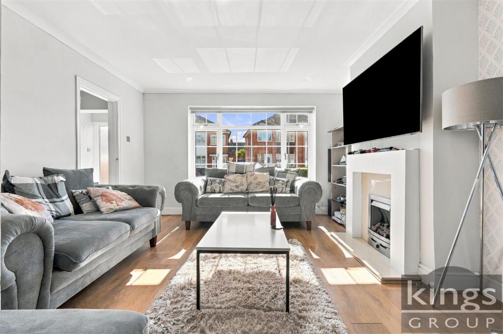 House in Waltham Cross, Cheshunt - View 3