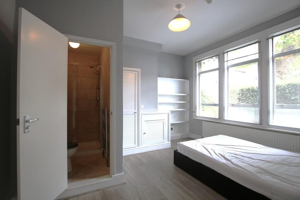 House in London - View 2