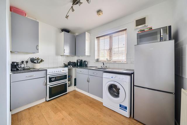 Apartment in Thatcham, West Berkshire - View 2