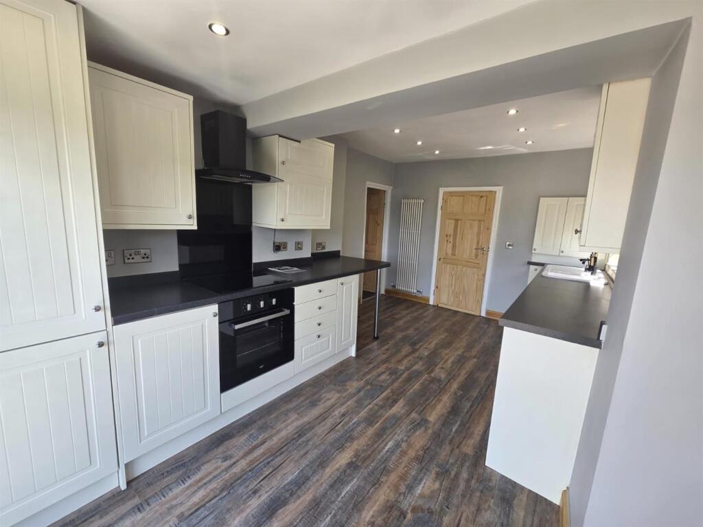 House in Ashfield, Sutton in Ashfield, Nottinghamshire - View 5