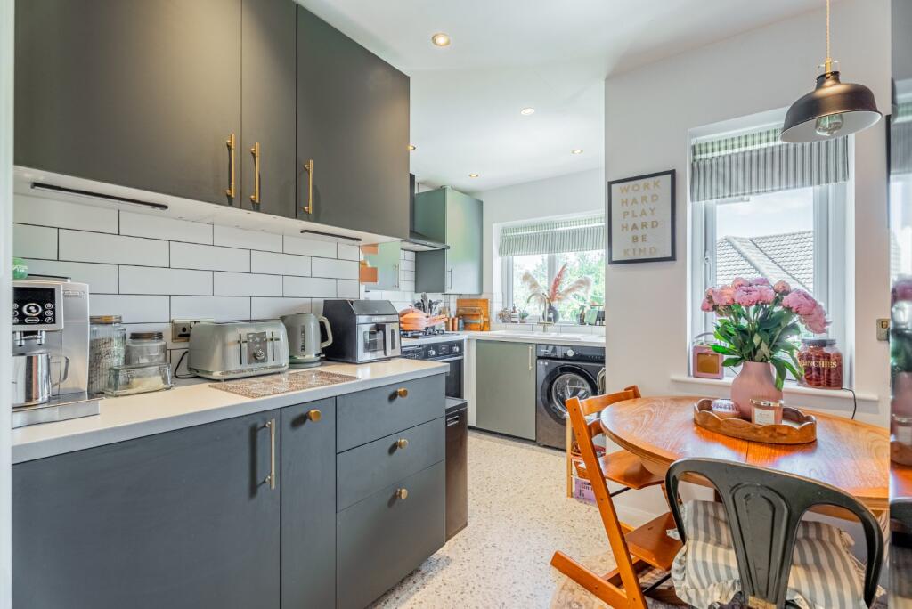Reynards Way, Bricket Wood, St. Albans, Hertfordshire, AL2 - View 4