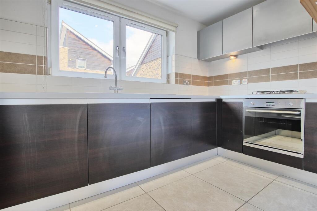 Apartment in Cambridge, Lynfield Court, Chesterton - View 2