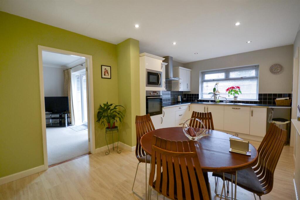 New Road, Radcliffe-On-Trent, Nottingham photo 4