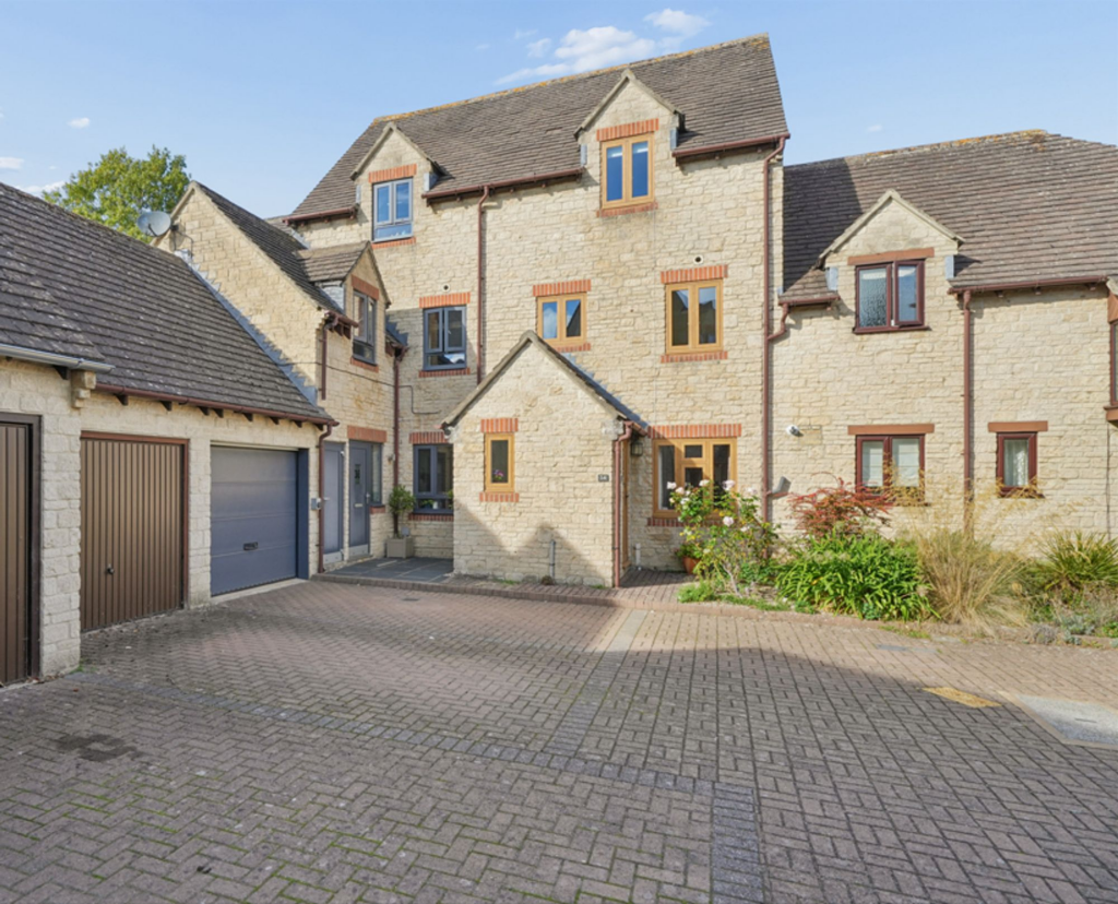 Main image of property: Langdale Gate, Witney, OX28