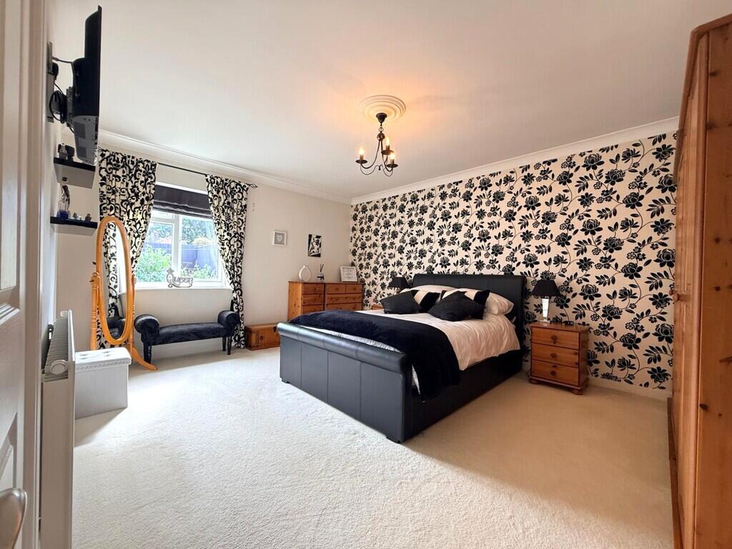 House in Fenland, Chatteris - More
