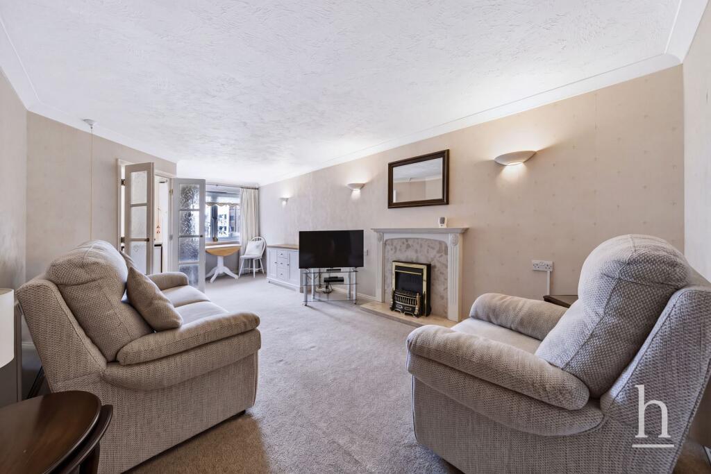 Apartment in Wirral, Liverpool City Region - View 2