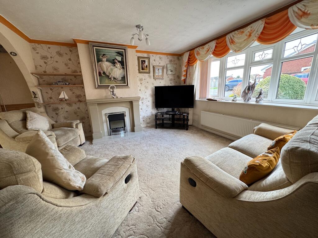Gatcombe Close, Stretton, Burton-on-Trent, DE13 photo 2