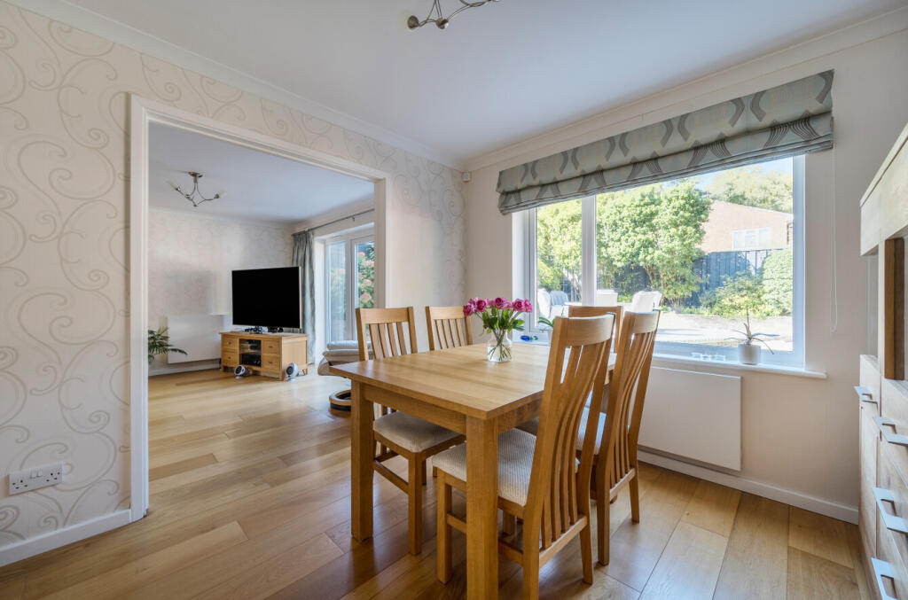 Rowans Close, Farnborough, Hampshire, GU14 photo 4